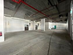 Middle Road (D7), Retail #554057901